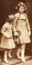 Prinzessin Elizabeth und ihre Schwester beim Einkaufen